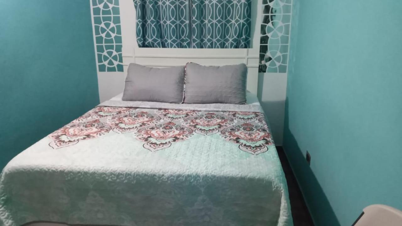 Bailey'S Bed And Breakfast Runaway Bay Exterior photo