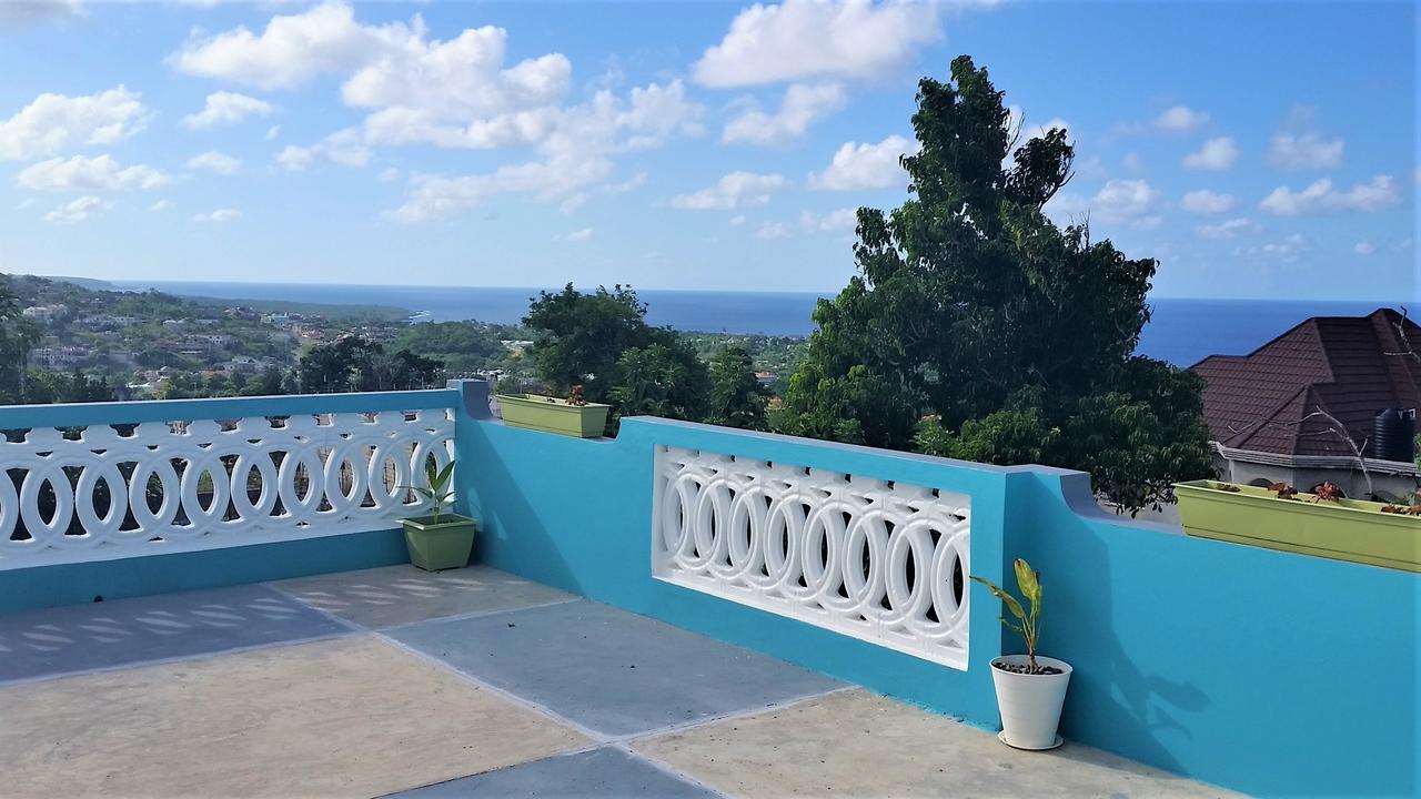Bailey'S Bed And Breakfast Runaway Bay Exterior photo