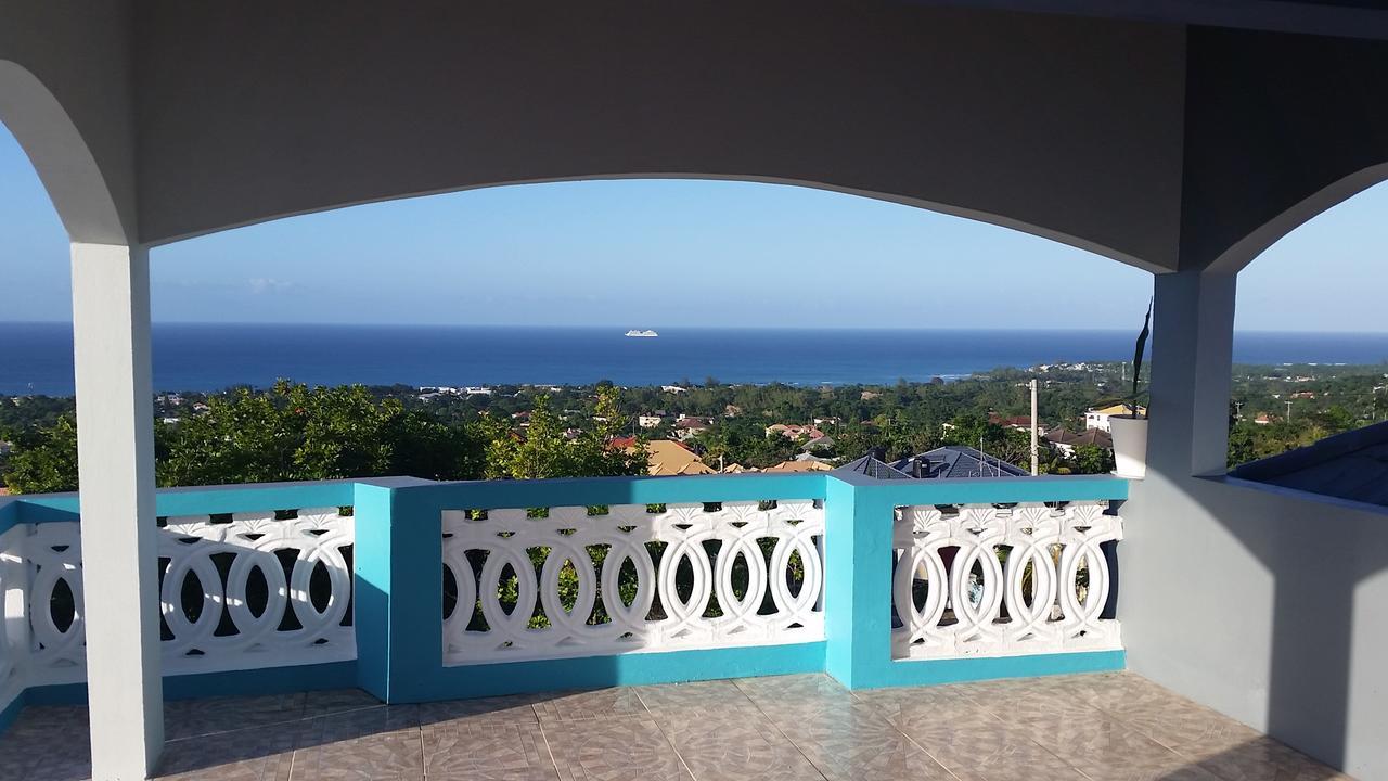 Bailey'S Bed And Breakfast Runaway Bay Exterior photo